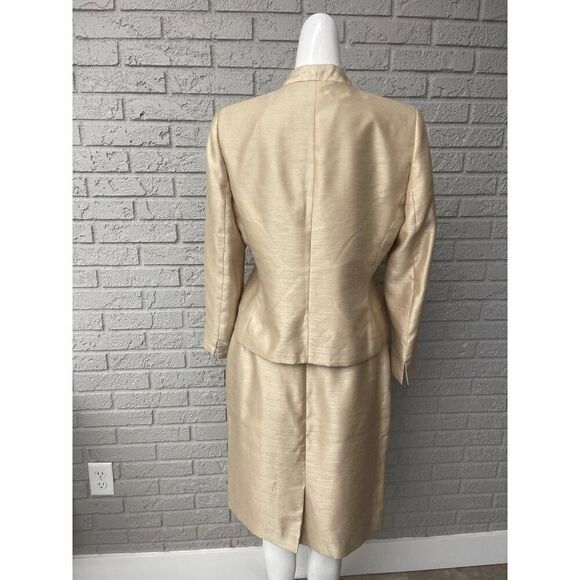 Le Suit Petite Women Champagne Beaded Embroidered 2 Piece Skirt Suit Size 10P - Picture 2 of 13